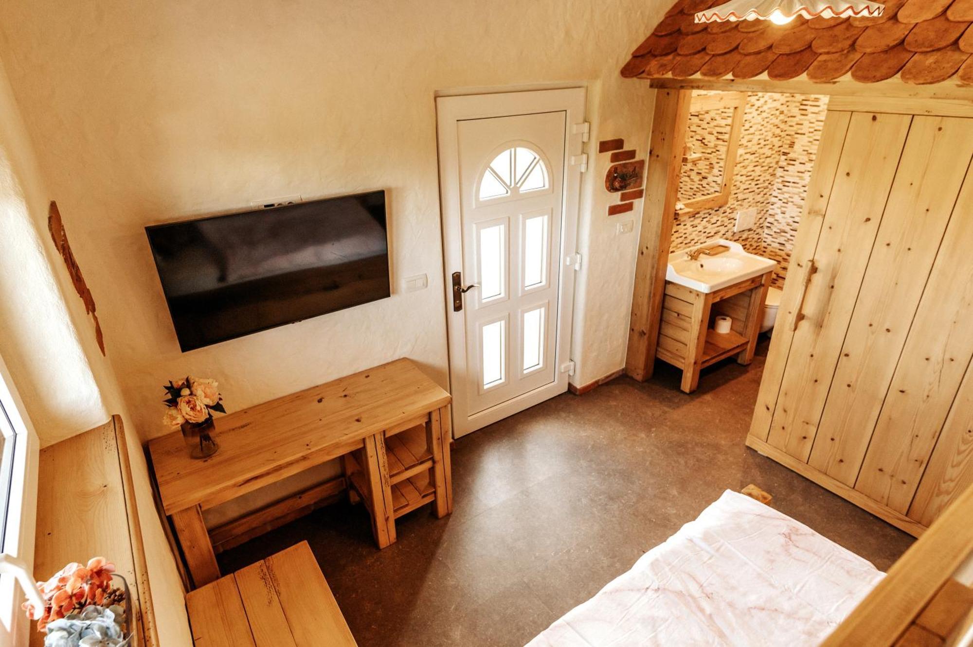 Gostilnica Orle - Sleeping In The Tower Hotel Škofljica Екстериор снимка