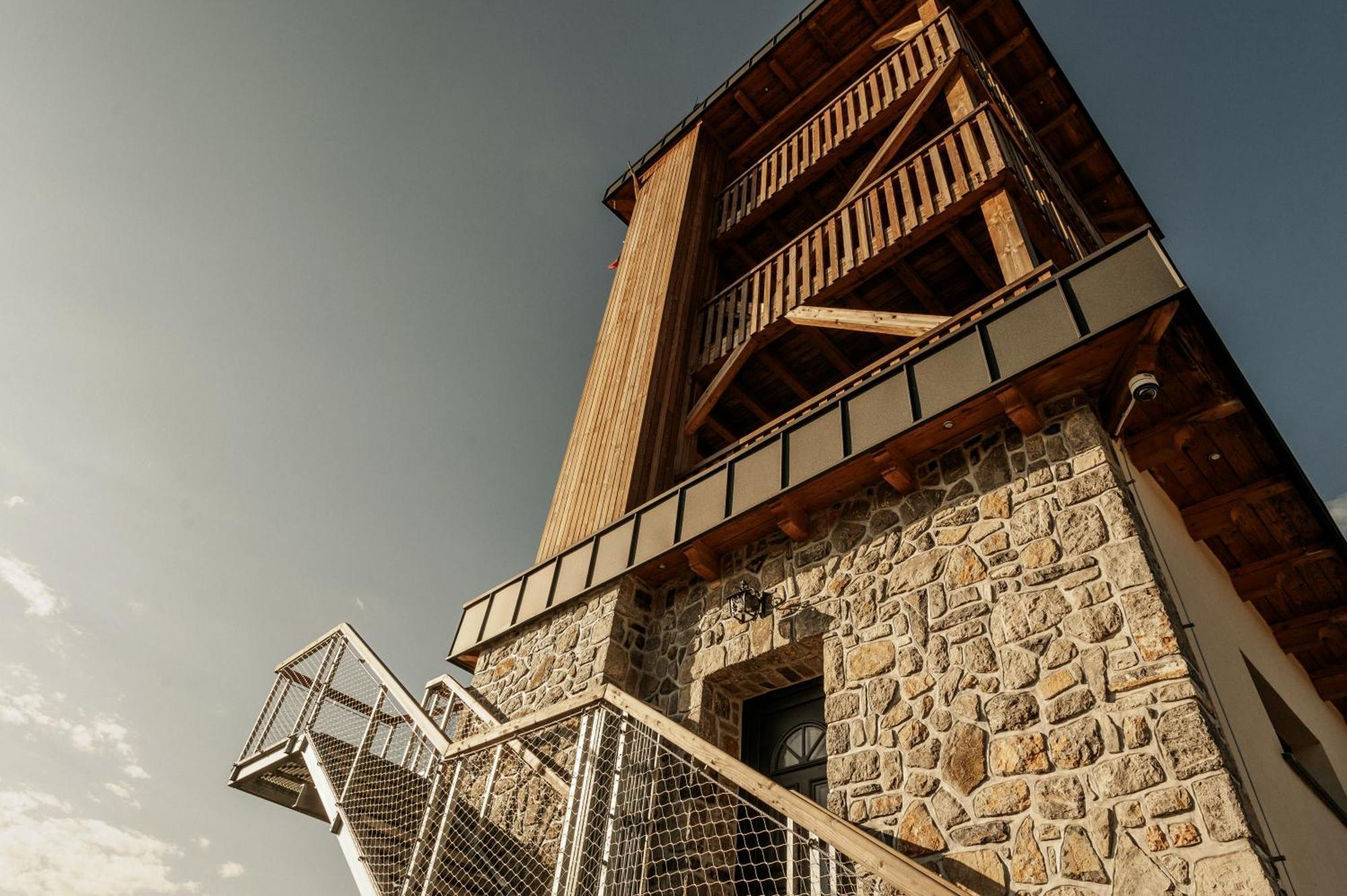 Gostilnica Orle - Sleeping In The Tower Hotel Škofljica Екстериор снимка