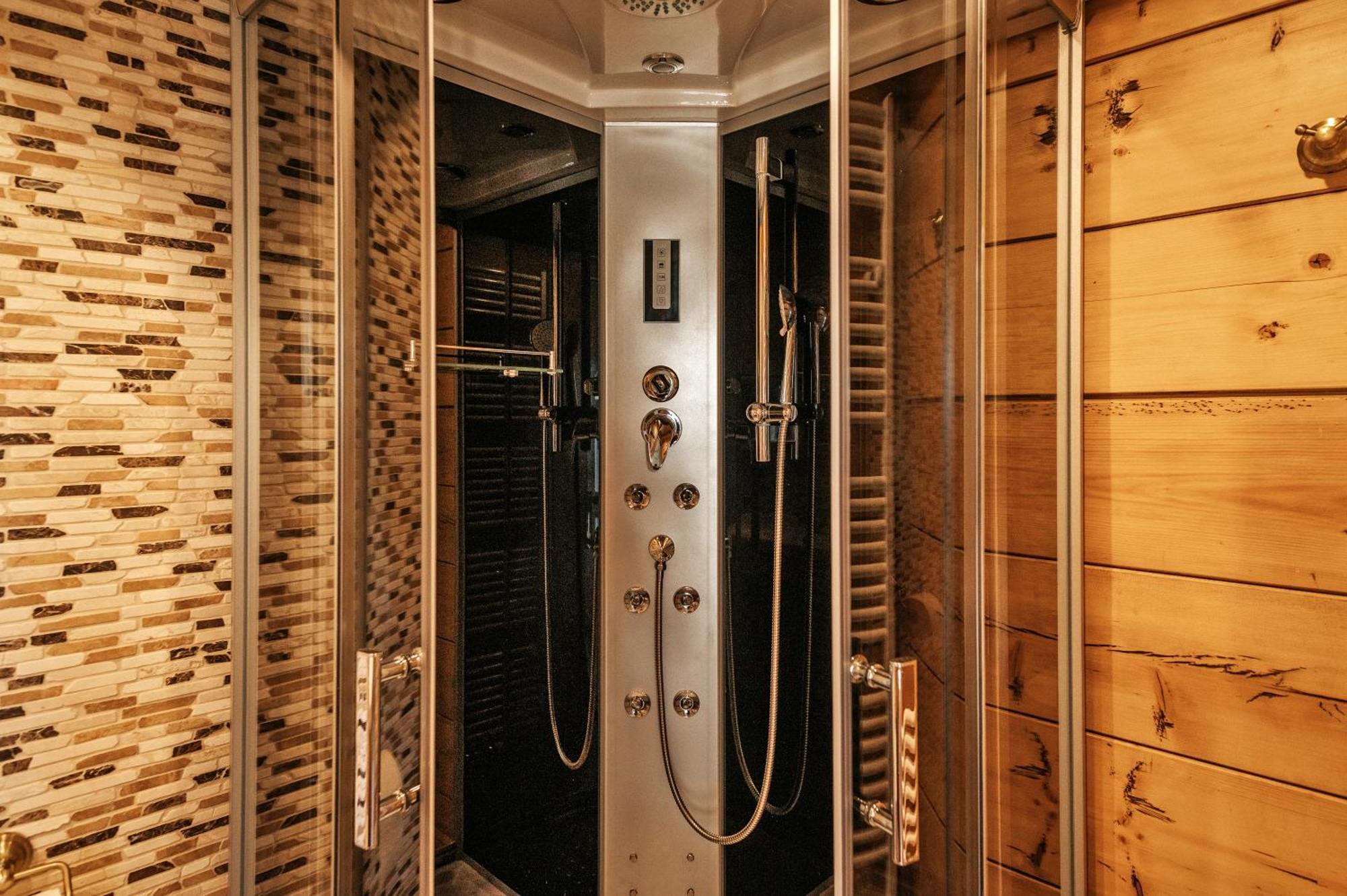 Gostilnica Orle - Sleeping In The Tower Hotel Škofljica Екстериор снимка