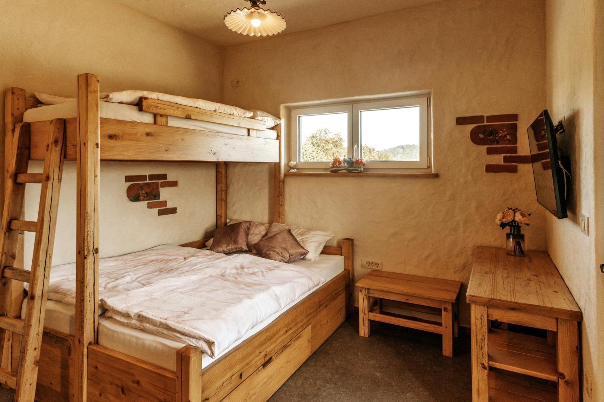 Gostilnica Orle - Sleeping In The Tower Hotel Škofljica Екстериор снимка